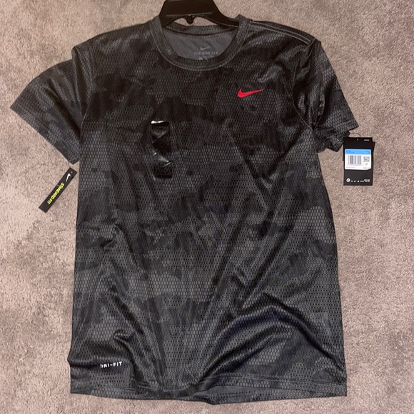 Brand new mens Nike dri-fit. - Picture 1 of 2